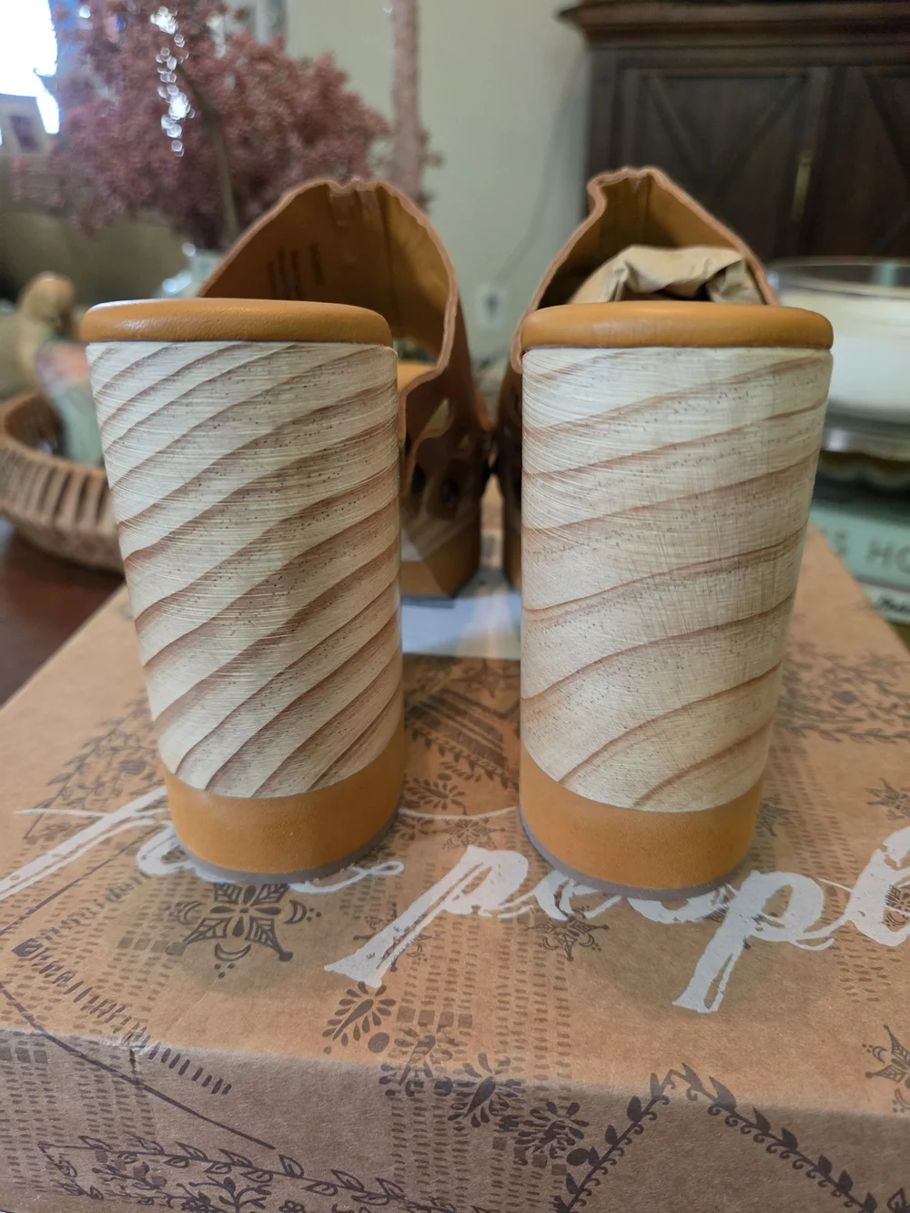 Free People Cassis Clogs Tan Leather Platform Heels Size 38/7.5 New in Box